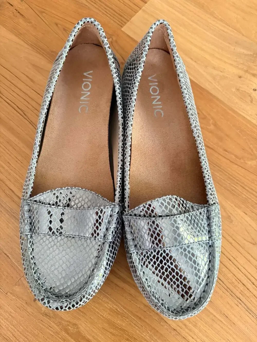 Vionic silver metallic snakeskin print loafers size 6. Like new condition.